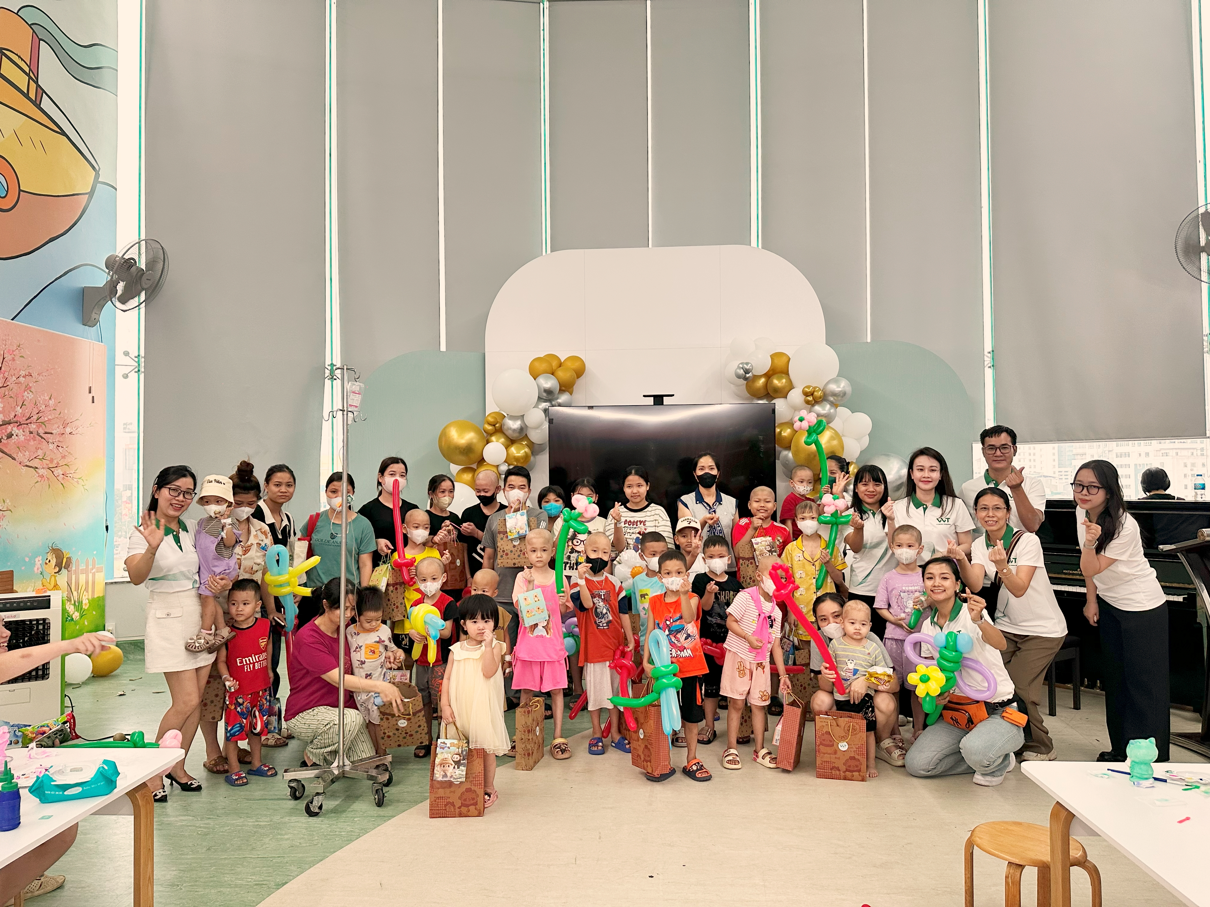 “Lớp học Hy vọng” – VVT mang Trung thu đến với các bệnh nhi ung thư